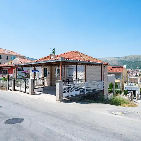Pazanin Apartman Trogir
