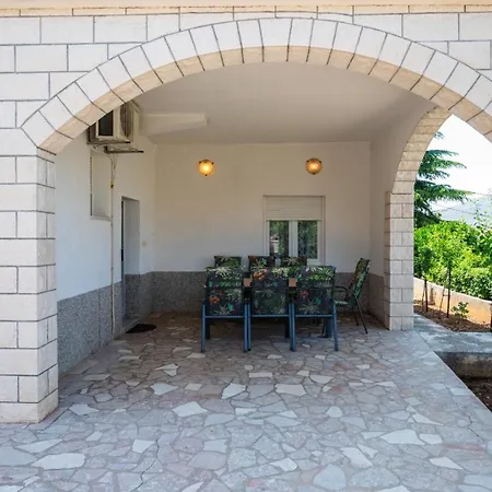 Pazanin Apartman *