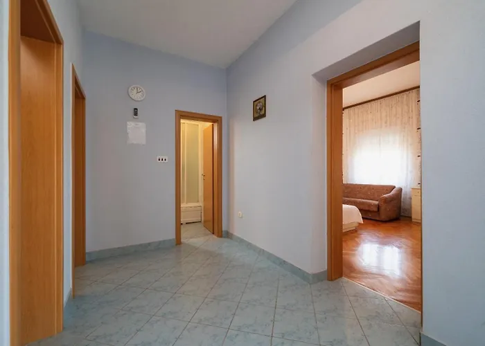 Pazanin Apartman Trogir