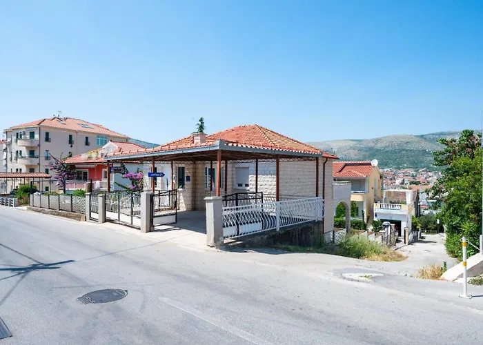 Pazanin Apartman Trogir