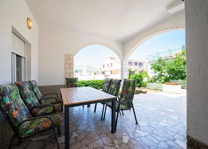 Pazanin Apartman Trogir