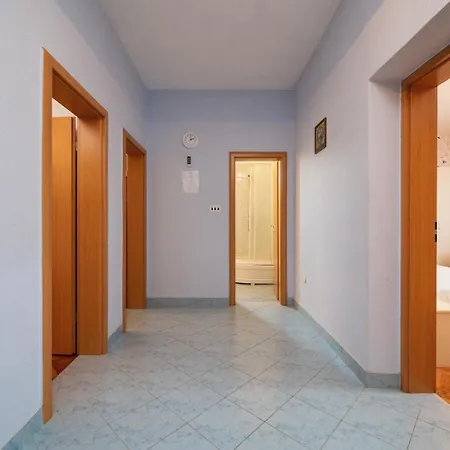 Pazanin Apartamento